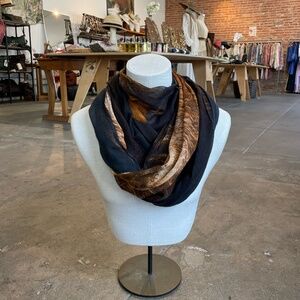 813 Ottotredici Lion Print Scarf